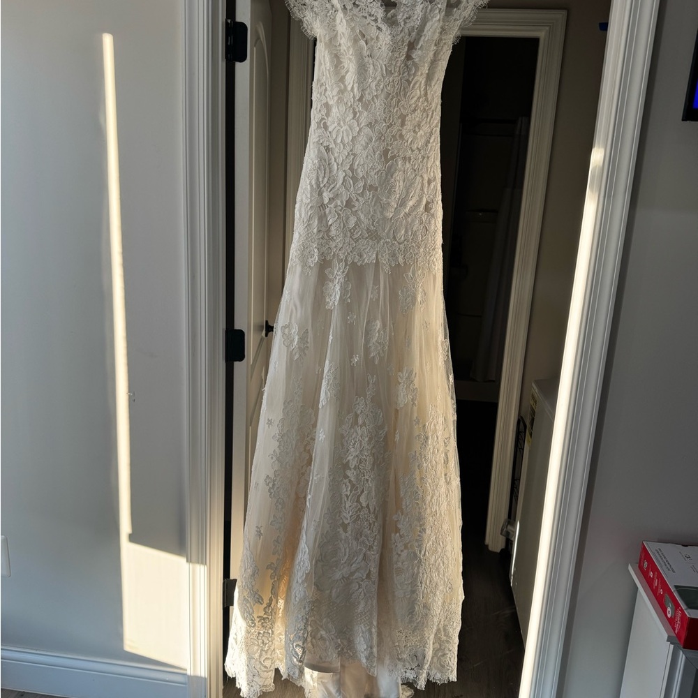 Anna Maier Exquisite Lace Bridal Gown in Ivory